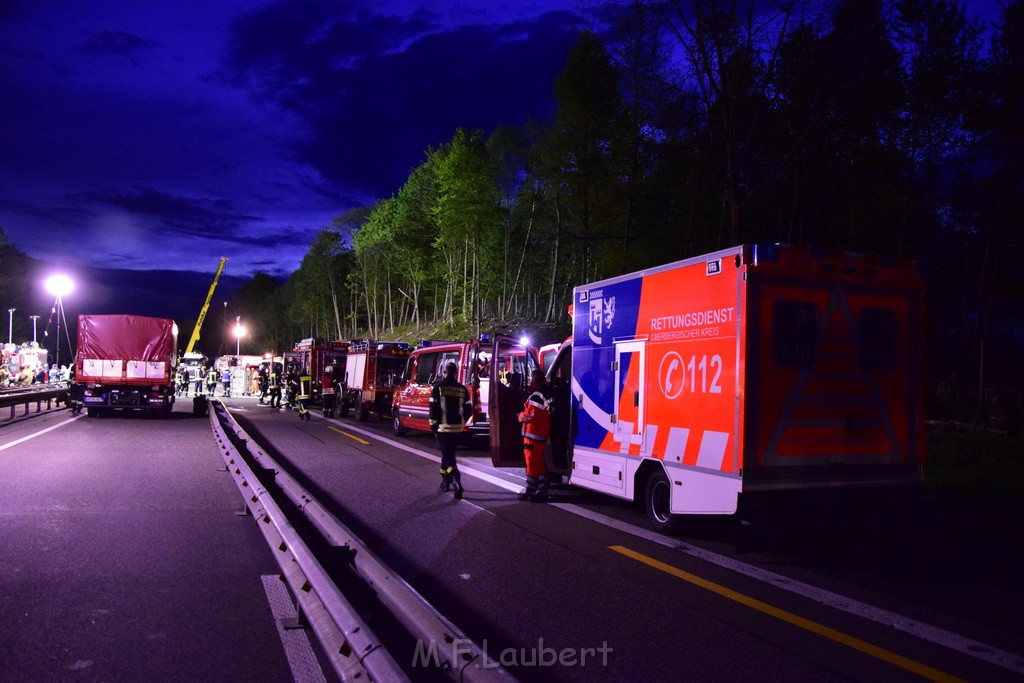 VU Gefahrgut LKW umgestuerzt A 4 Rich Koeln Hoehe AS Gummersbach P640.JPG - Miklos Laubert